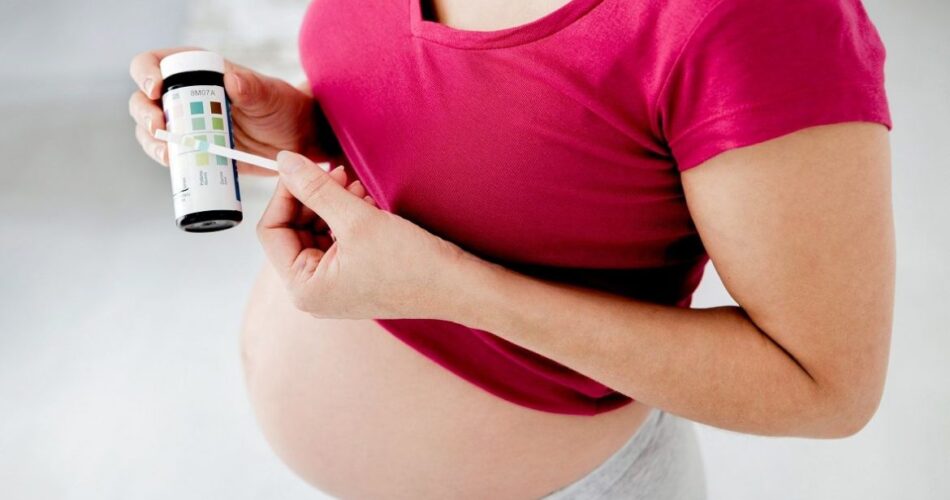 How to take a general urinalysis during pregnancy preparation and