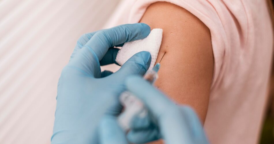 Прививка от коронавируса при грудном вскармливании